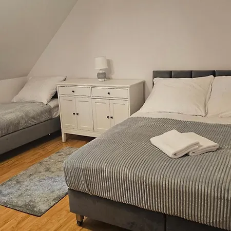 Pałac Ostoja - Gościnne Hotel *