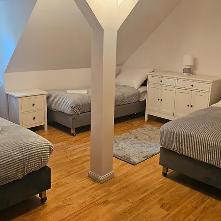 Palac Ostoja - Goscinne * Przecław