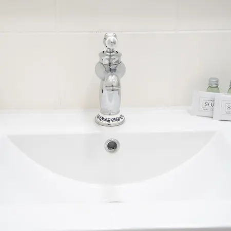 Palac Ostoja - Goscinne * Przecław