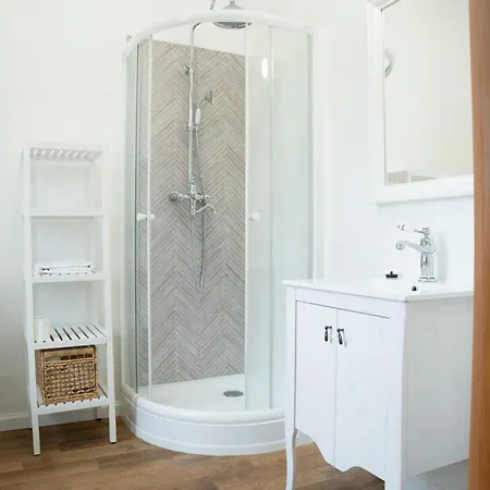 Pałac Ostoja - Gościnne Hotel *