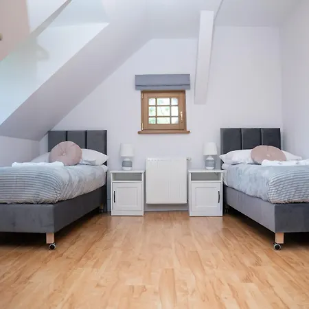 Pałac Ostoja - Gościnne Hotel *