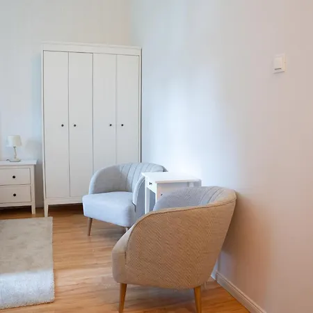 Palac Ostoja - Goscinne * Przecław