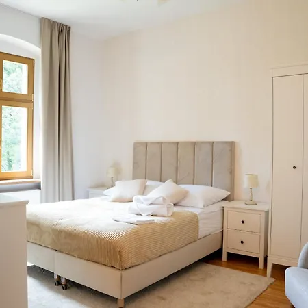 Pałac Ostoja - Gościnne