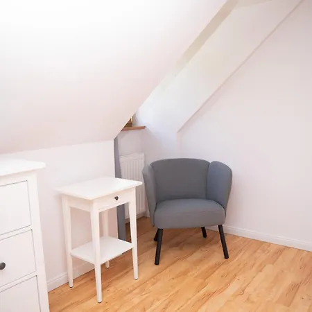 Pałac Ostoja - Gościnne Hotel *