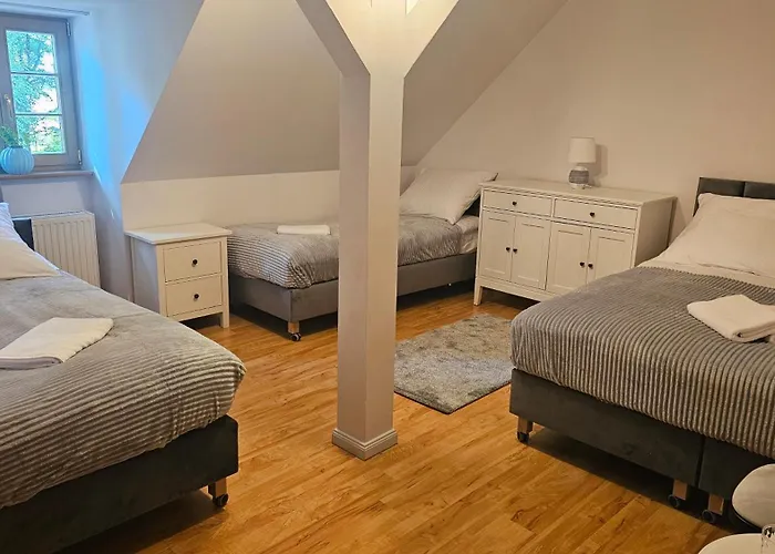 Palac Ostoja - Goscinne * Przecław