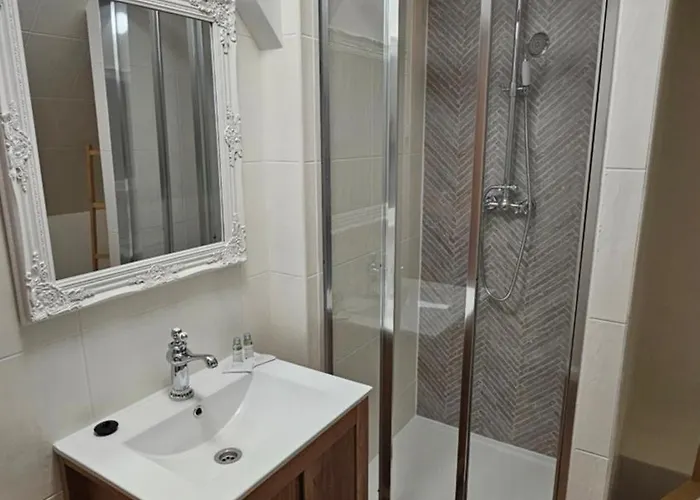 Palac Ostoja - Goscinne Przecław