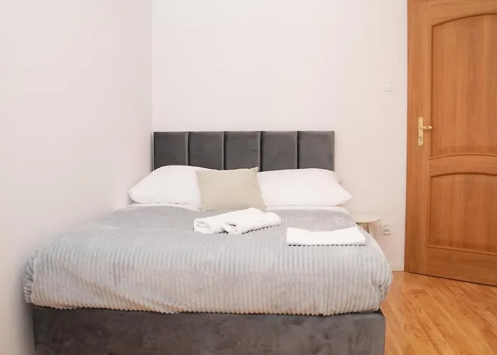 Palac Ostoja - Goscinne * Przecław