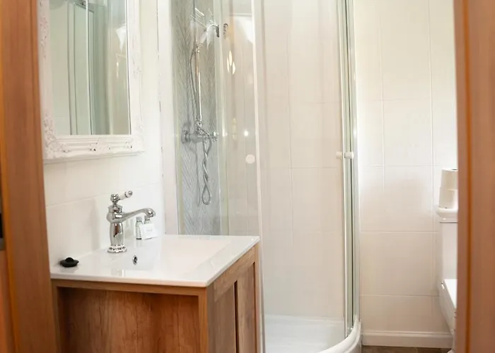 Palac Ostoja - Goscinne * Przecław