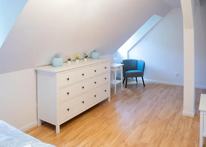 Palac Ostoja - Goscinne * Przecław